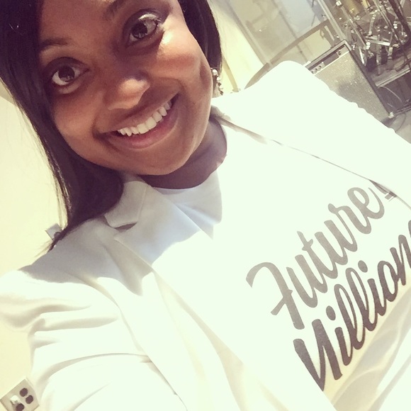 Meet your Posher, Holly - Picture 1 of 1